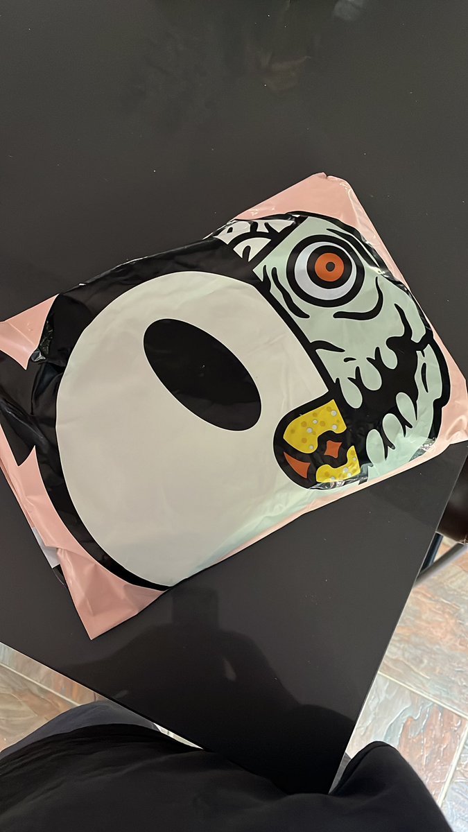 It’s a goon day 👺

696 likes and I’ll do a unboxing video