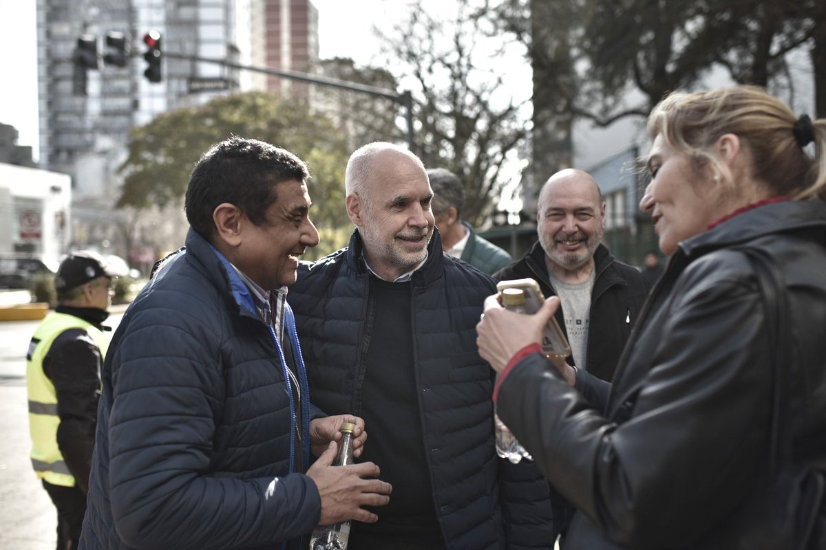 horaciorlarreta's tweet photo. En Vicente López se hicieron transformaciones muy importantes. Junto a @diegosantilli y @soledadmartinez vamos a cuidar estos logros estando siempre cerca de cada uno de los vecinos. Escuchar y entender qué cosas podemos mejorar es el primer paso de las verdaderas transformaciones. Esto es lo que venimos haciendo y lo que necesitamos para cambiar la provincia de una vez por todas.