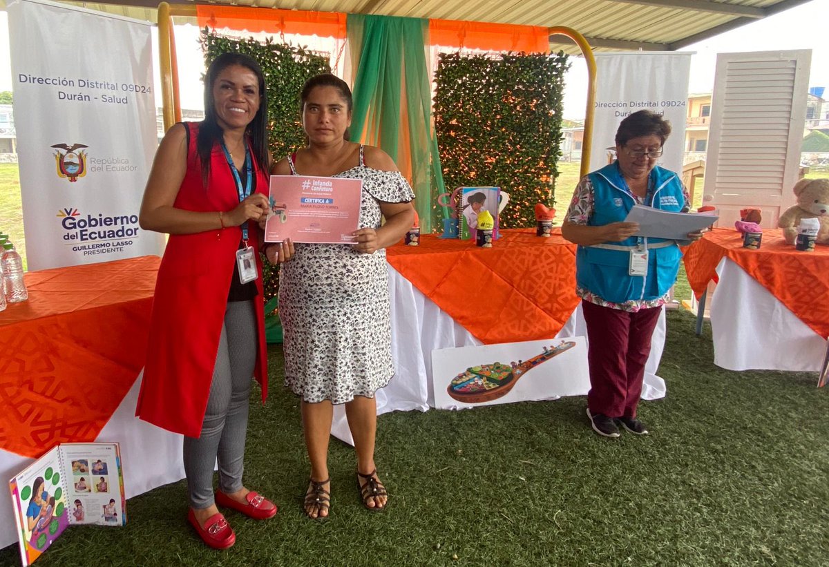Salud_Guayas's tweet photo. #Samborondón l Directora Distrital @RuthQuinteroSa1 junto a profesionales de @Salud_Ec realizan conversatorio sobre experiencias de #LactanciaMaterna con miembros del grupo de apoyo de Lactancia Materna, se otorga un reconocimiento por la asistencia en cada módulo de aprendizaje. https://t.co/lERi6EkSTy