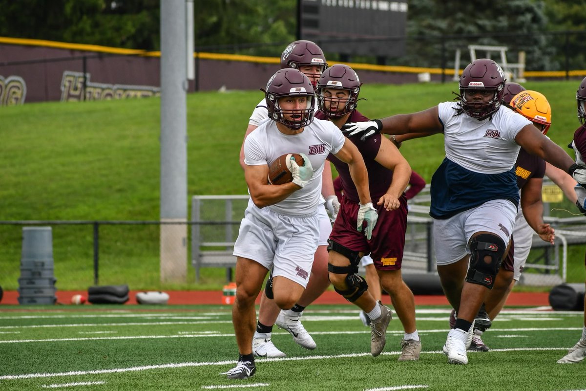 BloomUFootball's tweet photo. Camp szn
#LetsGoHuskies https://t.co/P3DR9QnP4z