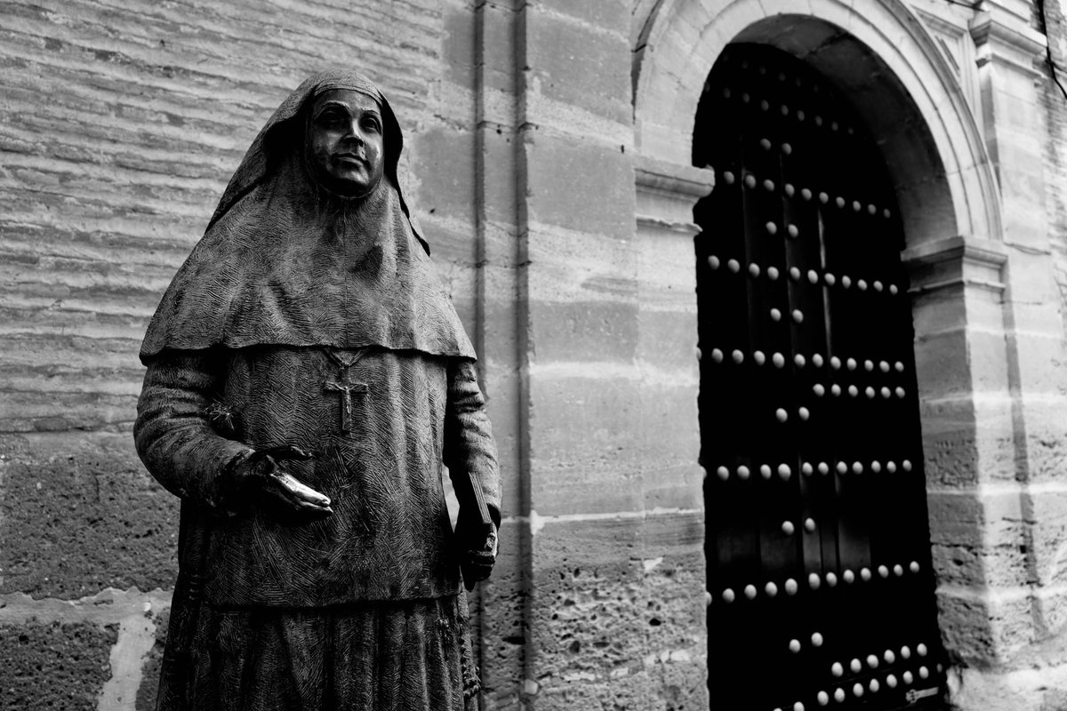 finbuchanan's tweet photo. Statue of a nun in Ronda, Spain.
#blackandwhite #photoghrapy https://t.co/XBnJ68OAQT