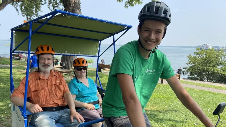Le 15-18 (@le1518) on Twitter photo À Pointe-aux-Trembles, un service de vélo-taxis est mis à la disposition des personnes âgées pour contrer la solitude. Un reportage de <a href="/SaulnierPA/">Philippe-A. Saulnier</a>.
rc.ca/StKrl6 À Pointe-aux-Trembles, un service de vélo-taxis est mis à la disposition des personnes âgées pour contrer la solitude. Un reportage de <a href="/SaulnierPA/">Philippe-A. Saulnier</a>.
rc.ca/StKrl6