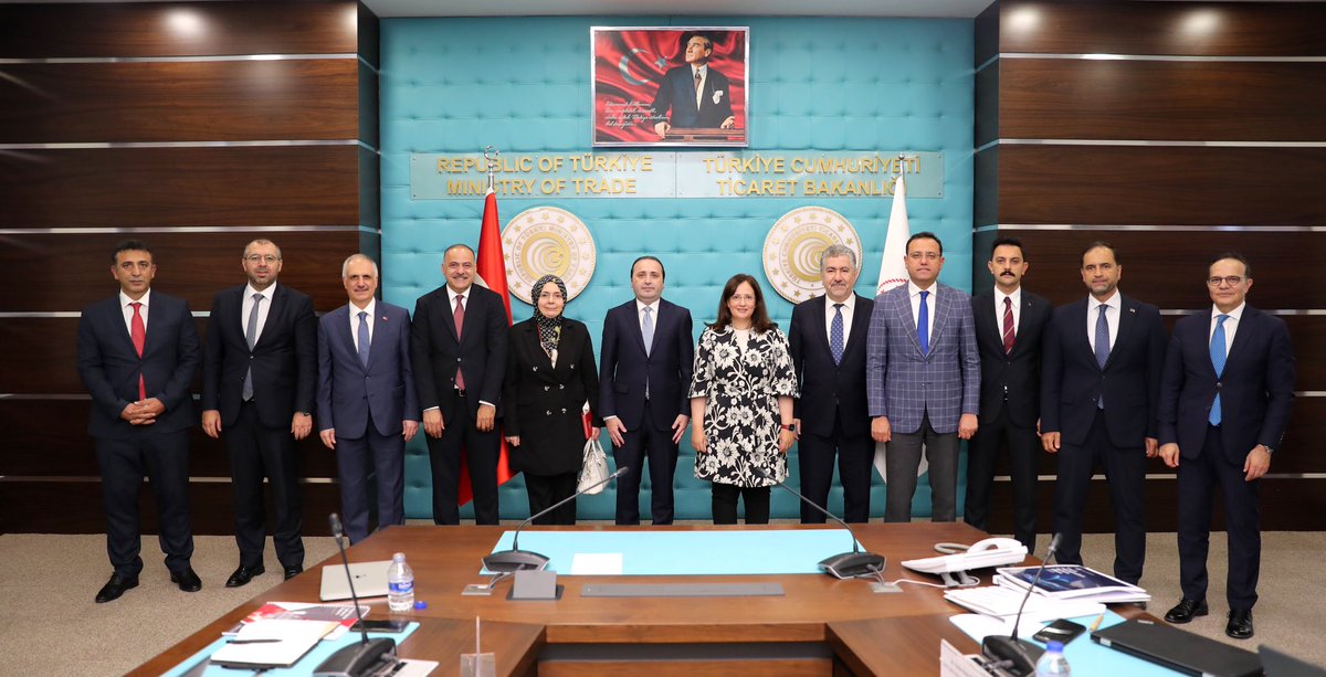 mustuzcu's tweet photo. Yeşil Mutabakat Çalışma Grubu Toplantımızı Bakan Yardımcılarımız ve ilgili kurumlarımızla birlikte gerçekleştirdik. 

Toplantıda, ekonomimizin yeşil dönüşümüne ilişkin çalışmaları ve önümüzdeki dönemde ülkemizi yeşil dönüşümde ileriye taşıyacak adımları değerlendirdik. https://t.co/xbbsqCfutQ