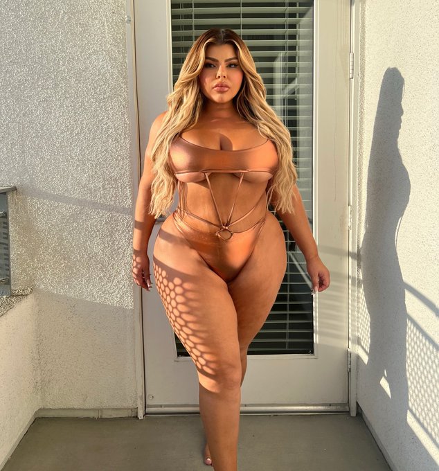 Bronzed up ☀️ https://t.co/ZAsQv0IV02