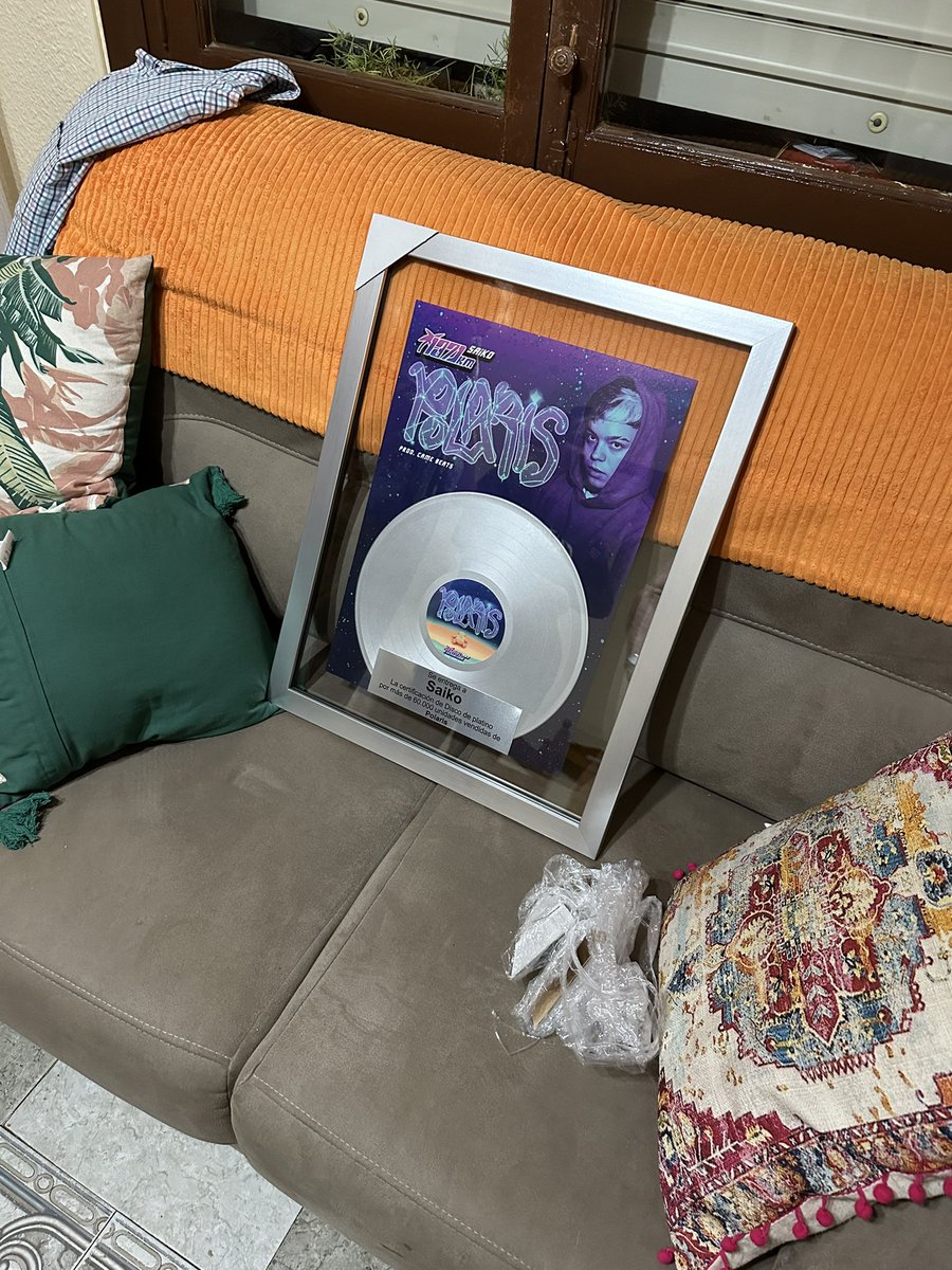 saikobeibe's tweet photo. Hoy le he llevao el platino de Polaris a mi abuela pa q lo cuelgue en casa🙏🏼💜 https://t.co/u3PFgEtMlm