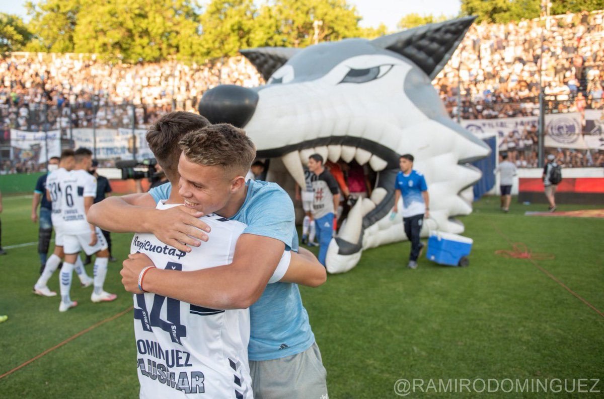BenjaDomingue19's tweet photo. Me dejaron solo🥺 pero fue lindo jugar con ustedes, de corazón les deseo lo mejor💙🤍 https://t.co/ZEXi6kfIUt