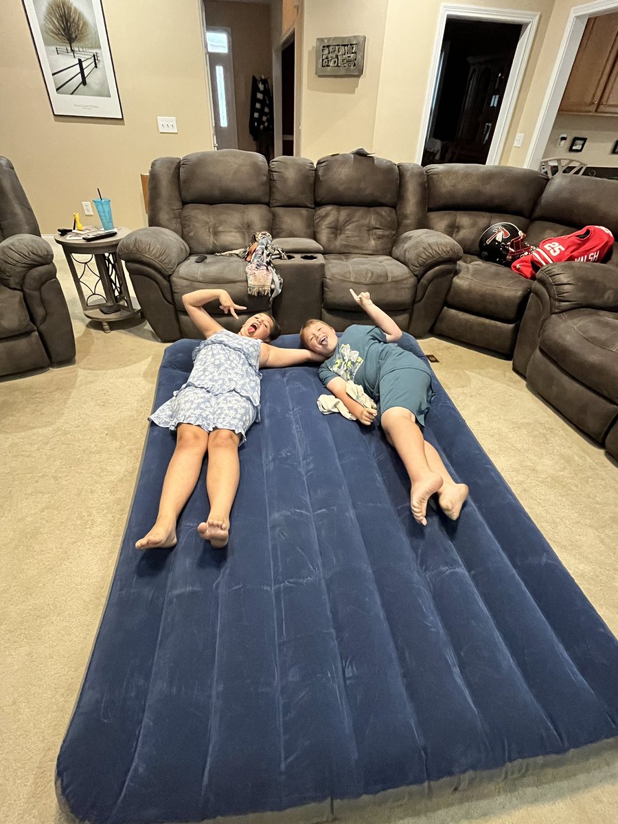 NormaWa96860546's tweet photo. I was picked to review this airbed from #BestwayUS and #Tryazon! My family loved the comfort and cushion of this airbed! It took only 2 minutes to blow up with a cord attached! It required no adapter and it has a storage part for the cord! Very convenient when you are in a pinch! https://t.co/P5Yo6r9GoH