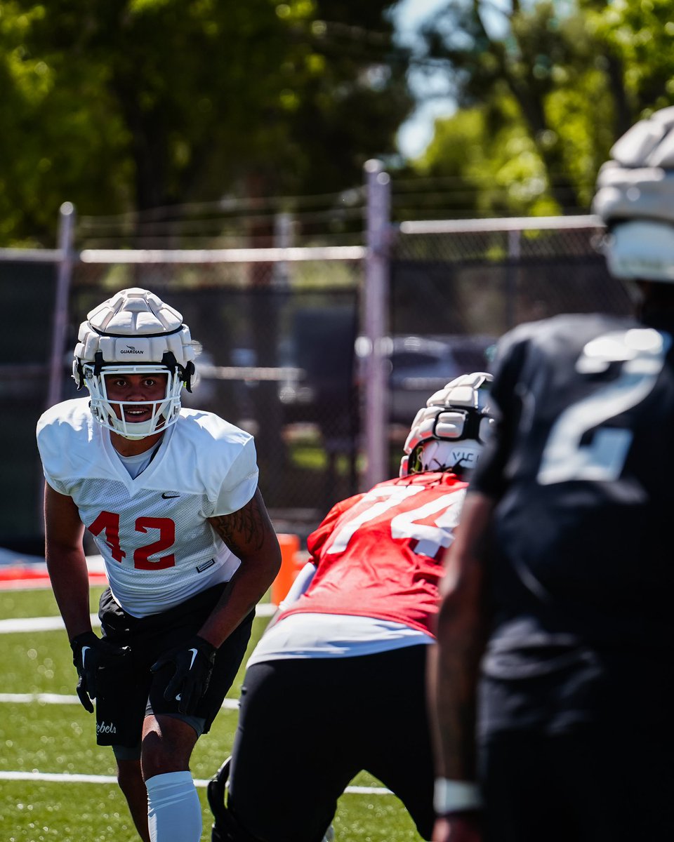 UNLV Football (@unlvfootball) on Twitter photo 𝔸𝕡𝕡𝕝𝕪𝕚𝕟𝕘 𝕡𝕣𝕖𝕤𝕤𝕦𝕣𝕖 𝔸𝕡𝕡𝕝𝕪𝕚𝕟𝕘 𝕡𝕣𝕖𝕤𝕤𝕦𝕣𝕖