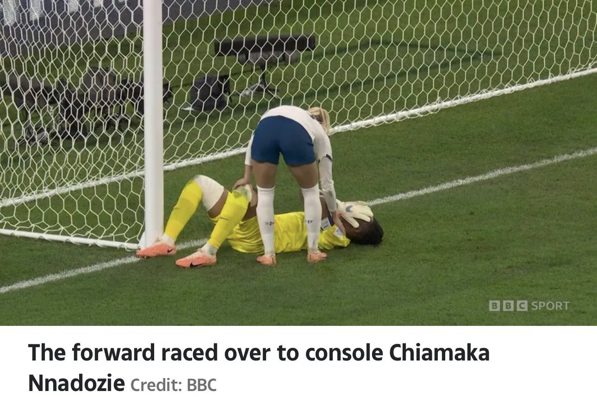 👏🏻👏🏻👏🏻@Chloe_Kelly98 - the power of her strike pales in comparison to the power of her COMPASSION! 

mirror.co.uk/sport/football…