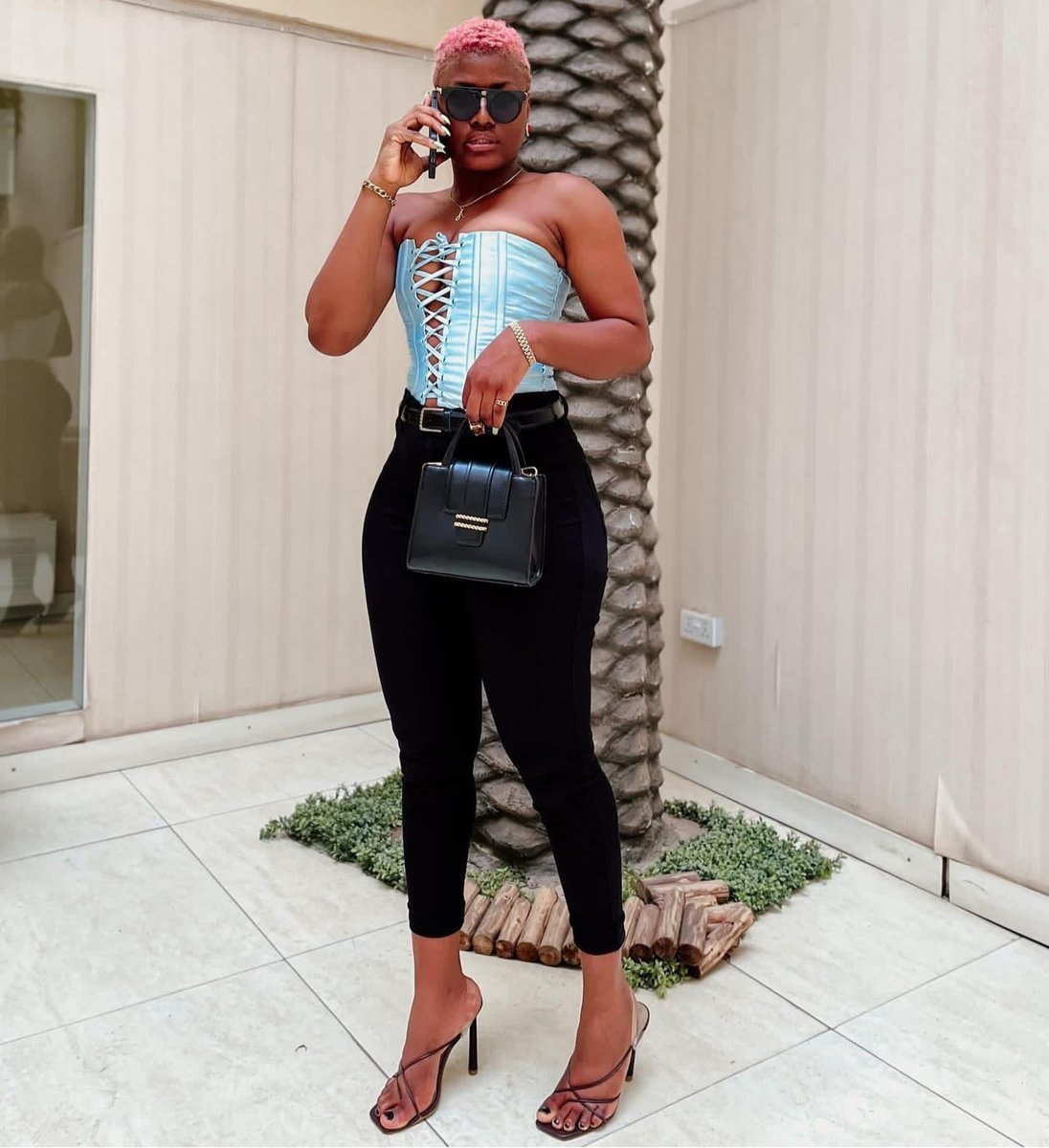 ijonu_josephine's tweet photo. Knock! Knock! Knock!
I don come again ooooo, Alex is calling answer her because it is VOTING TIME💜
Alex is the code for this week, VOTE OOOOO

UNSHAKEABLE ALEX
ALEX TILL DAY 72
#BBNaijaAllStars 
#Bbnaija 
#Alex_unusual https://t.co/Q6zbWNRKgd