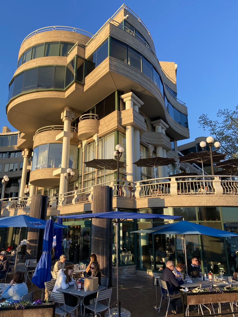 TheGeorgetownr's tweet photo. #GeorgetownWaterfront during #goldenhour (photos by @cjcjjones) https://t.co/DxWOlZZvgI