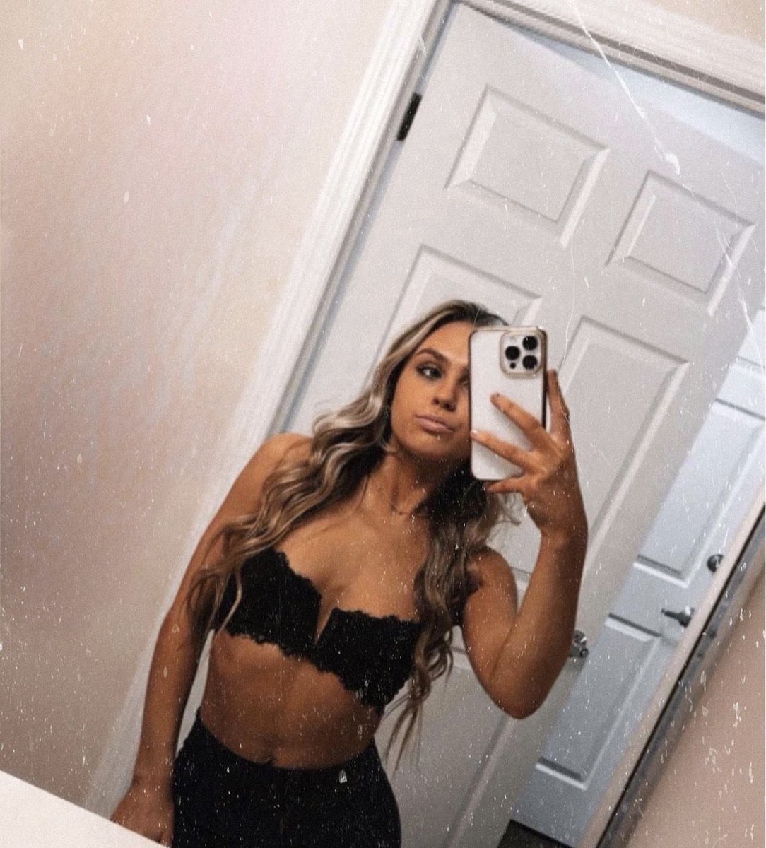 ThetaTauOmega's tweet photo. happy 21st emily❤️ we all love you so much!! we hope you had an amazing day🩷 https://t.co/dwiUvLJwbq