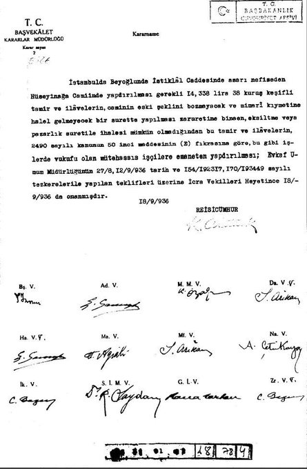 Vahdettin döneminde apartman yapılmak üzere Rumlara satılan Beyoğlu Ağa Cami, milli mücadelenin kazanılmasıyla yıkılmaktan kurtuldu.   

Atatürk 1936’da bu camiyi tamir ettirdi.

Caminin önüne ibret için  “Yurttaş! Dününü unutma, bugünü iyi anlarsın!" yazısı asıldı.