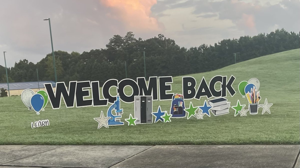 NorthviewTitans's tweet photo. “Opening Day” was awesome! From our Senior Sunrise to engaging our Titans with warm hellos, fist bumps, and getting to know you activities, we’re ready for the ‘23-‘24 school year. #TeamTitans @FultonCoSchools https://t.co/1DOwKxd4LJ