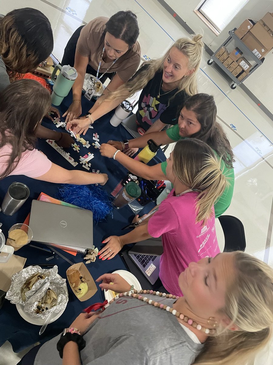 MsCodiCummings's tweet image. Teamwork makes the dream work. No one succeeds unless everyone succeeds. Every puzzle piece is needed to make a masterpiece. #thisisWB #thisisus