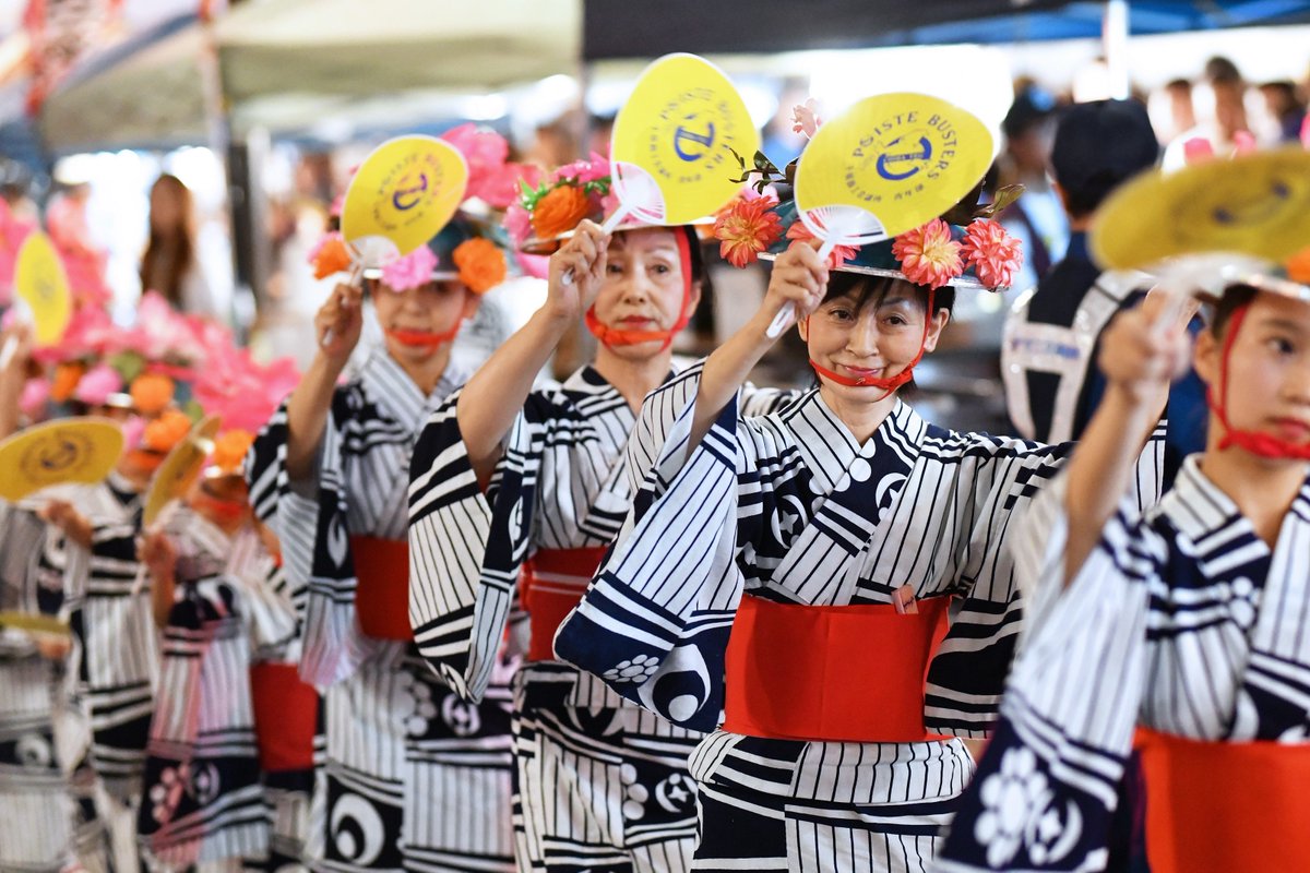 chiba_citysales's tweet photo. 🏮4年ぶりに開催✨千葉の親子三代夏祭り🏮
#千葉市 の真夏の風物詩🎐🍉中央公園を中心にみこし・山車の��御、パレードやよさこい鳴子踊り、子ども武者行列など🎵2千人規模で街を踊り歩く「親子三代千葉おどり」は必見🙌
《前夜祭》8/19(土)11-20時
《本祭り》8/20(日)13-20時
https://t.co/R7VMbKPWMK https://t.co/meinF9wdgQ