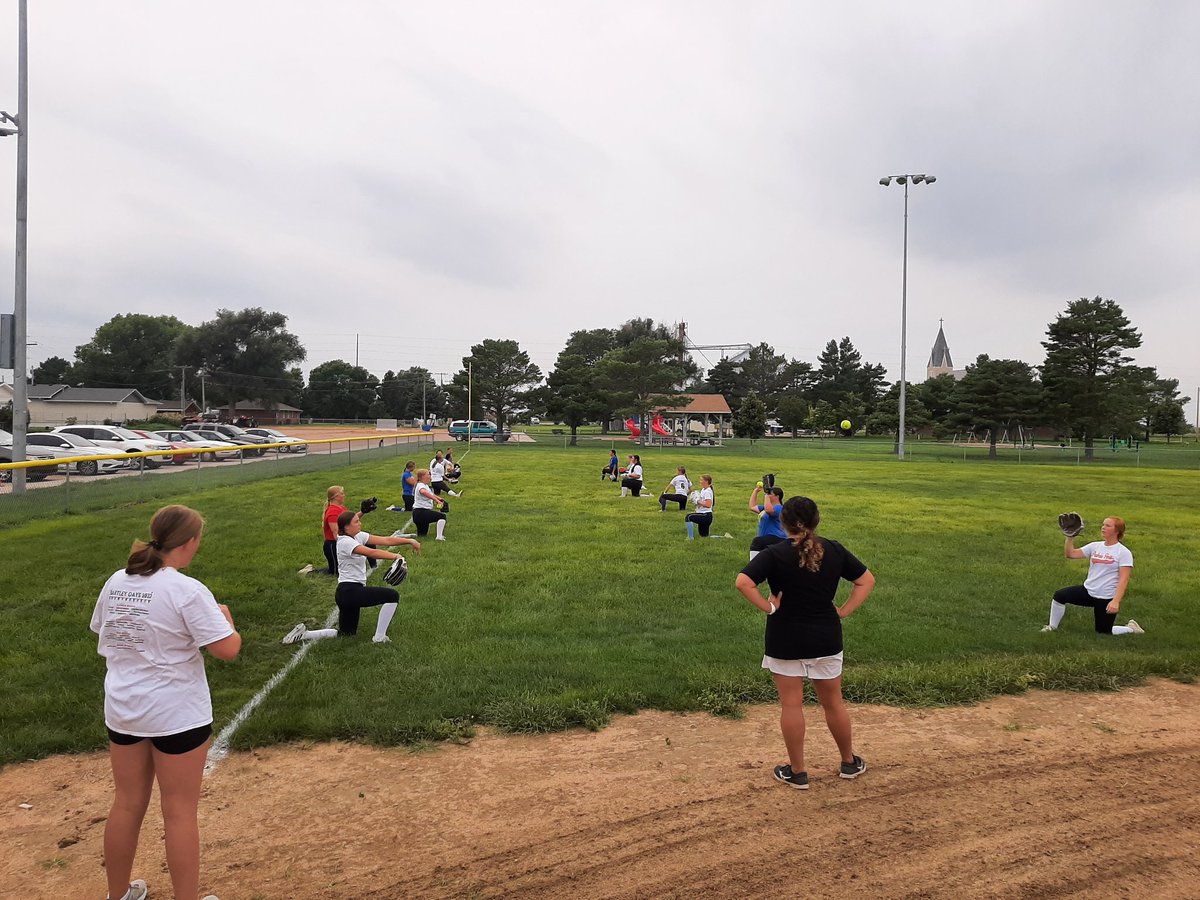 bmadison54's tweet photo. @HersheyPanthers Softball get'r goin' on a nice cool day. Good to see softball back in action! #GoPanthers #MOJO #HPSStrong https://t.co/oiAWACFBUC
