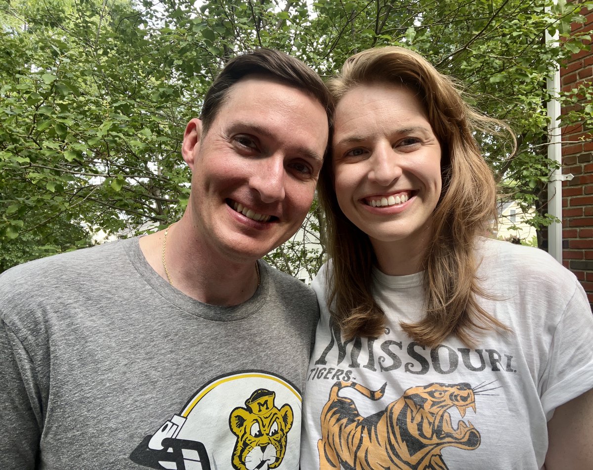 In NYC, President Choi connected with @mujschool alum Emily Van Zandt, now a senior program manager at Amazon. Her journey, alongside her Pulitzer-winning husband, exemplifies Mizzou's profound impact. Read their story in President Choi's blog: fal.cn/3Axy2