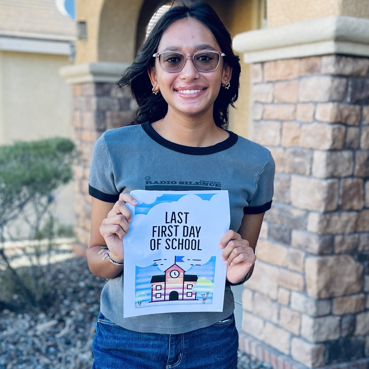 Snehalstocks's tweet photo. LAST...First day of School for my baby!
Where has the time gone!
#GrowingUpWayTooFast #GirlDad
#ProbablyCantCallHerMyBabyAnymoreButSheWillAlwaysBeMyBaby! https://t.co/cjFdFSVt0K