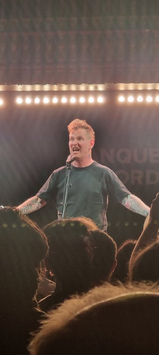 WhatBeckySaid's tweet photo. This may be the best gig photo I've ever taken! 
@CoreyTaylorRock what a bloody legend! Only this guy can go from opening with Spongebob Squarepants to making me bawl like a baby ♡ So special to see him in teeny Kingston. Thanks @BanquetRecords! https://t.co/KzHEQofmwl