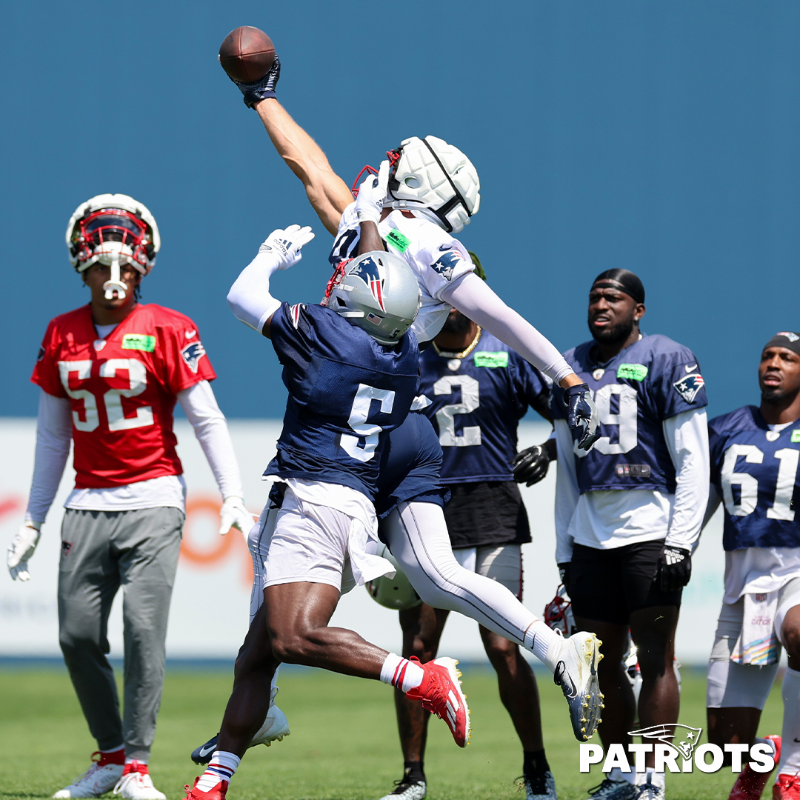 Patriots's tweet photo. Gesicki’s #PatsCamp performance is turning heads ahead of #HOUvsNE

@MikeDussault19's breakdown: https://t.co/JnNT3jv1sN