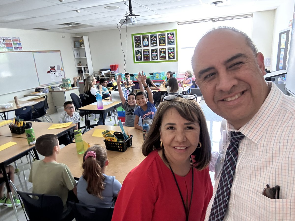 Al_Garcia_EPISD's tweet photo. Great things Happening on the first day of school.  Can’t wait to see what happens from here on! Thank you Mrs. Spivey and team.  Kids actively engaged in every class.
#itstartswithus 
@ELPASO_ISD https://t.co/mveoYKWheq