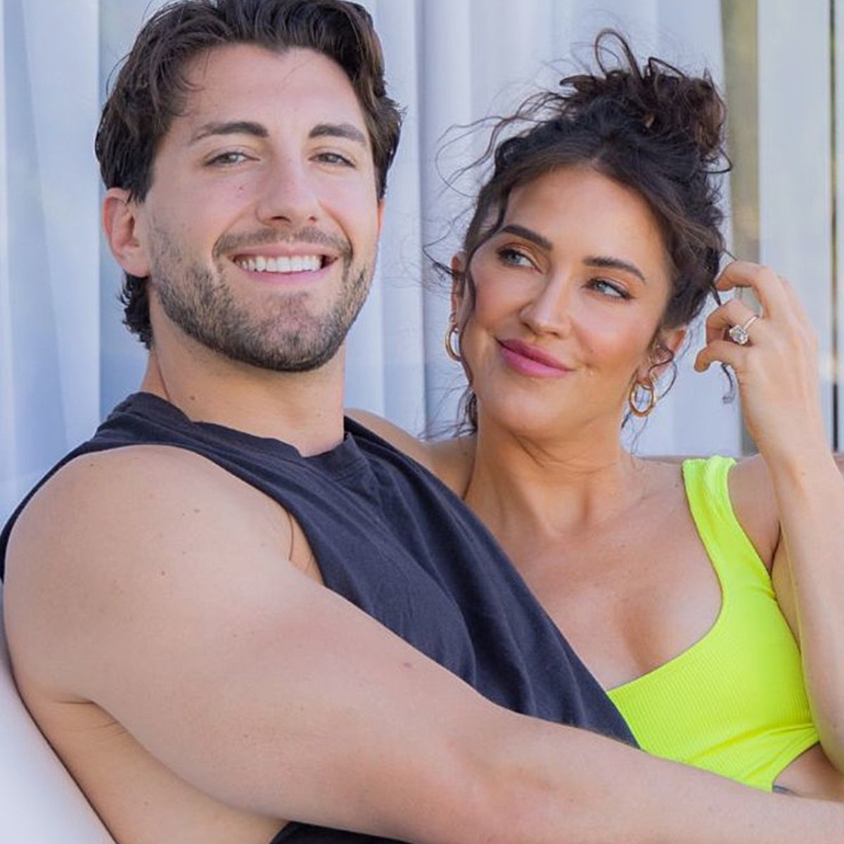 cele_post's tweet photo. Endings can be tough 💔. #KaitlynBristowe and #JasonTartick, one of Bachelor Nation's beloved couples, have decided to part ways after nearly five years together. 
https://t.co/G5MhbLt500
🌹 #BacheloretteSplit #RealityTVNews https://t.co/4w9AlIS7Dn