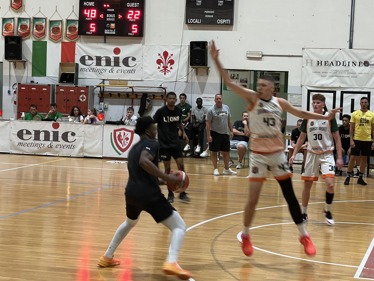 CoomerJason's tweet photo. So after having a flight cancelled to Paris only to finally get to Paris to connect to Florence and have to spend the night, to arriving in Florence three hours before tipoff (did i mention our uniform bag is still sitting in Paris), @LUMensBball comes away with an 86-40 win https://t.co/zmtotZUQtO
