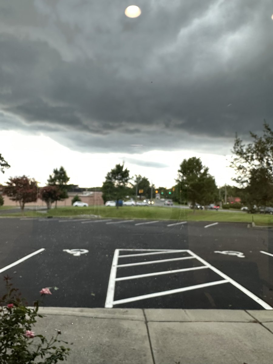 pamhogue's tweet photo. @wxbrad in Matthews near Kohls https://t.co/Y0jJDn1TTn