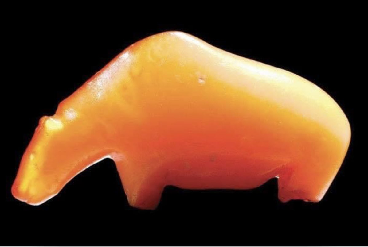 JillKerby's tweet photo. Two sculptures…one of glass, French. 20th Century. One of amber. Danish. Mesolithic (c12,500-3,900BC) #Lalique #ABear #Masterpieces ☺️☘️ https://t.co/Zsf5snDXDK