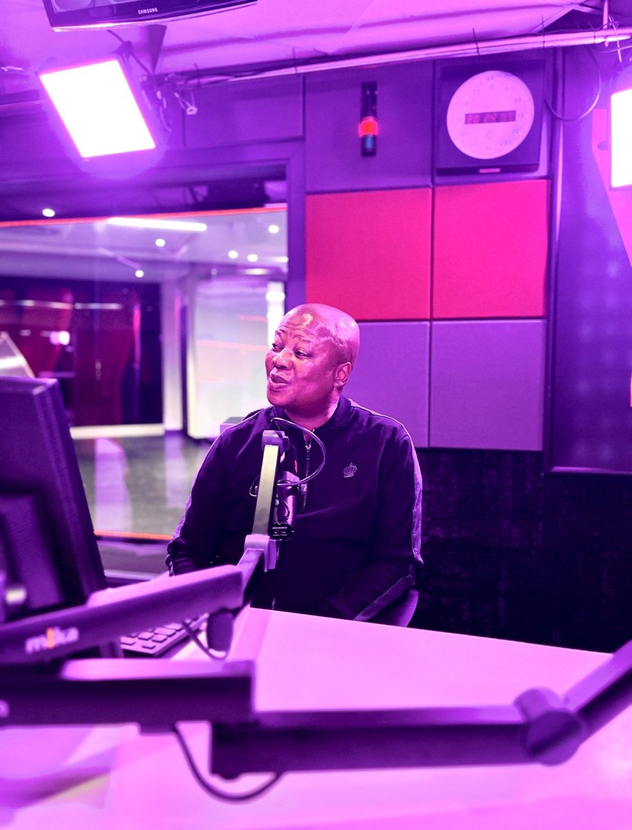 djmahoota's tweet photo. #Thanks2 @yfm #amzinginterview @spikiri_mandla_reloaded @oskidoibelieve @brucedopey @kalawajazmeer 🙏🏿🙏🏿 https://t.co/JIDqwK1TcI