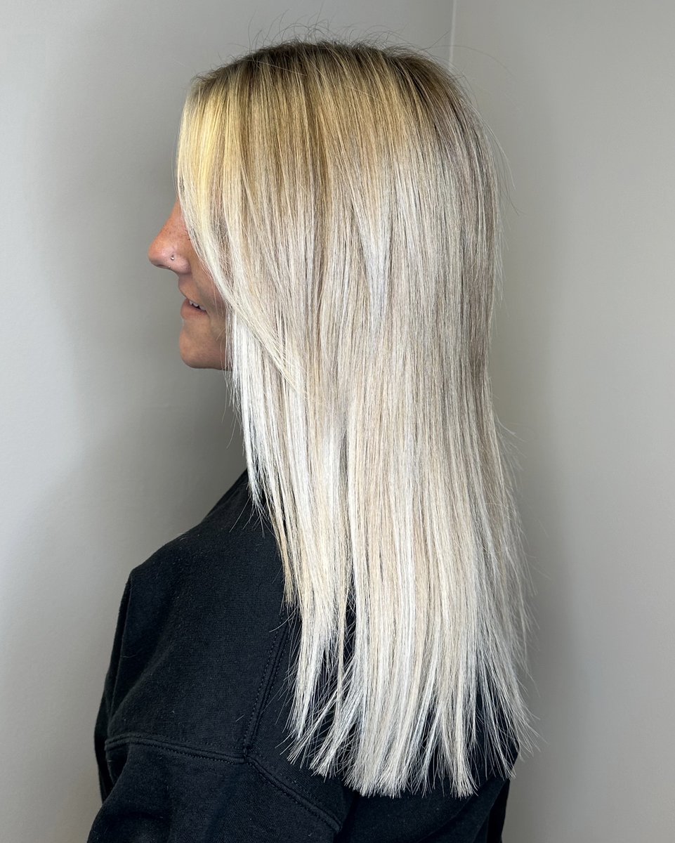 Color and extensions by Kristen ✨
.
 #hairextensions #extensions #hair #longhair #length #volume #thickness #behindthechair #pabeauty #aqua #aquahair #aquaextensions #loveisinthehair #beauty #salon #cosmo #booknow #bookonline #maryturnerdayspa