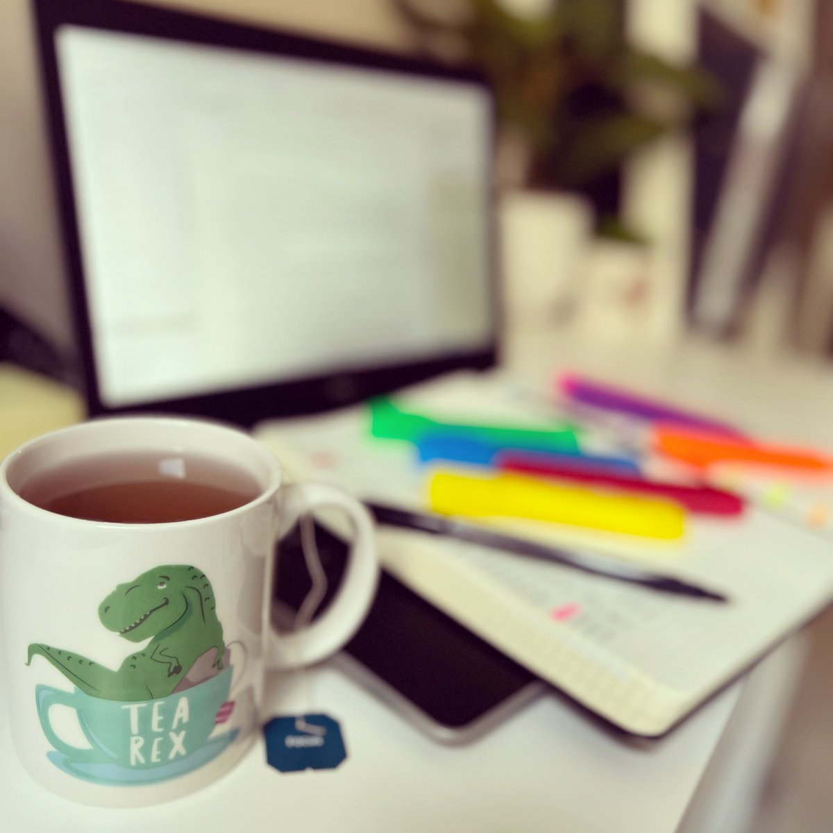 KMAllan_writer's tweet photo. I’ve actually lost track of if I’m on an #AuthoringWeek or a #WritingWeek 🤣. This week, I’m doing both to get a new #blog published on Friday & to continue my #Blackbirch 4, draft 9 edits. What #WritingGoals are on your to-do list?
…
#writingcommunity #writerslife #writersdesk https://t.co/gevKgaPybz
