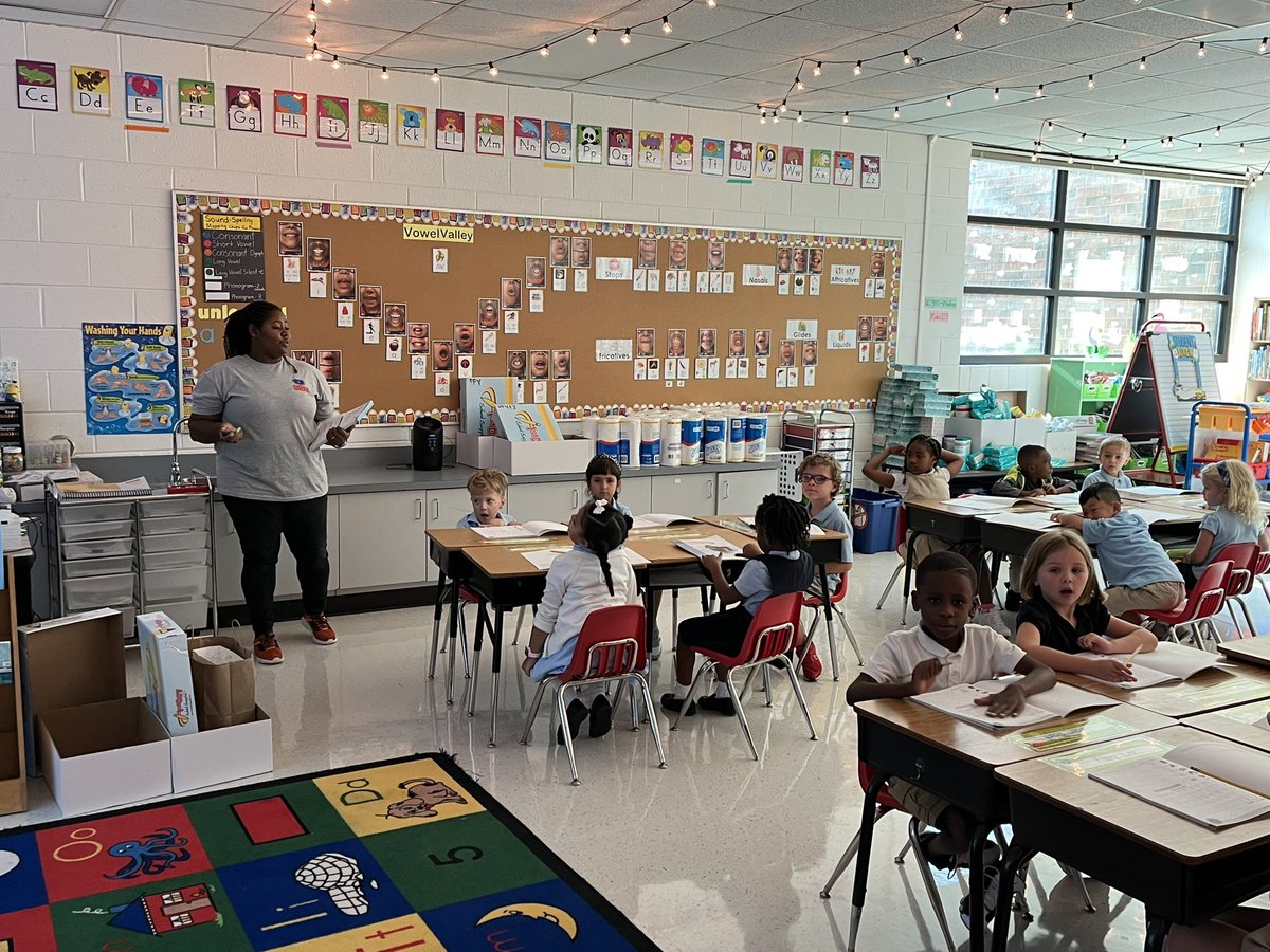 Day 1 and this 1st grade class means business!  Thankful for my amazing staff and students for making day 1 feel special but like we have been doing this for weeks.  It is going to be an amazing year! @Ms_WalkerSDE #SDE