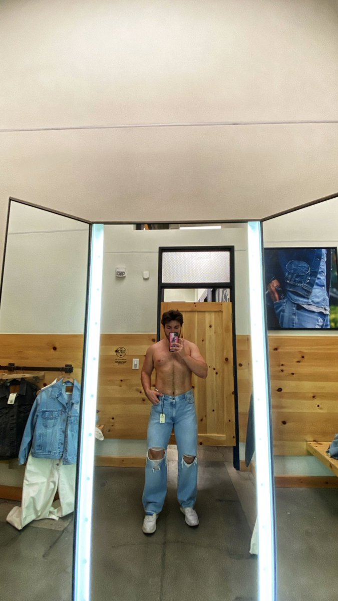 codyjohnathan's tweet photo. 👖 https://t.co/Qx3bTEpxSm
