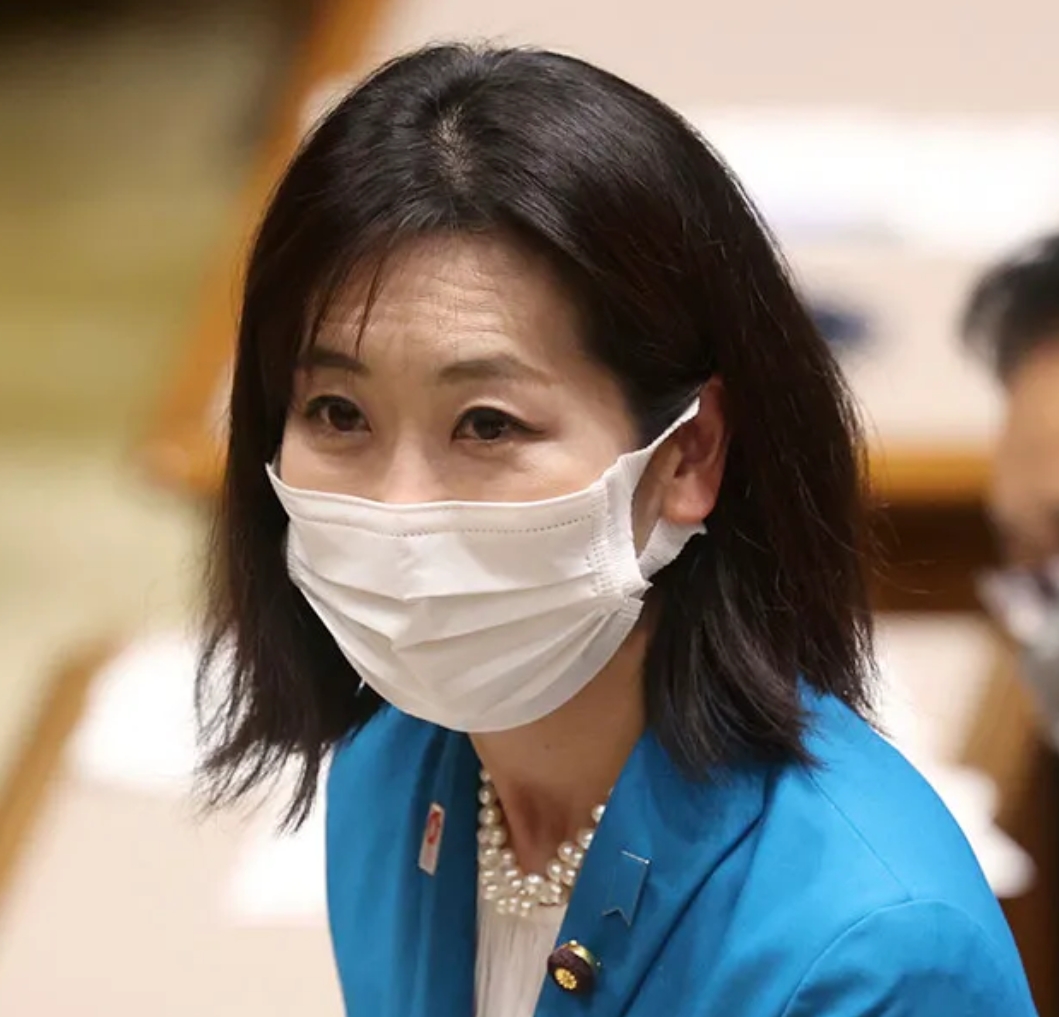 kota_sugihara's tweet photo. 松川るい。最もタチが悪い政治家と言っていい。エリート意識全開、公私混同のフランス旅行は当然のご様子、庶民感覚ゼロ、地元にも寄り付かず総スカン、事態の説明はデマ・隠ぺい、現地からの説明後ダンマリ、そもそも自民党女性局という意味不明組織の局長で女性の地位を下げる女性の敵、そもそも国内より大陸指向。

記事『総スカンになりつつある松川氏だが、この状況をどう打破するのか』

打破する必要なし‼
今すぐ消えろ💢

#自民党いい加減にしろ
#自民党女性局
#自民党女性局の血税使ってお気楽フランス団体旅行
フランス視察で大炎上の松川るい氏、地元からも総スカン…元選挙事務長も「議員辞職すべき」の四面楚歌 | Smart FLASH
https://t.co/jv74dJ7TqE