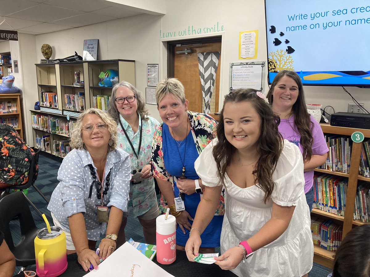 Melanie2146's tweet photo. It’s going to be a “fin-tastic” year at Phillips Elementary!! 

“We Don’t Make Excuses. We Make Waves!”
#BeTheDifference https://t.co/tD3ppUQddg