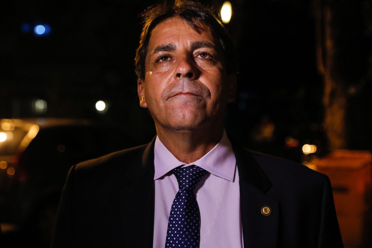 choquei's tweet photo. 🚨AGORA: O ex-vereador Zico Bacana e o irmão foram mortos em um ataque a tiros na Zona Norte do Rio de Janeiro.

Zico foi testemunha do caso da morte da vereadora Marielle Franco e Anderson Gomes, mortos em 2018. https://t.co/OZJEbCUmJm