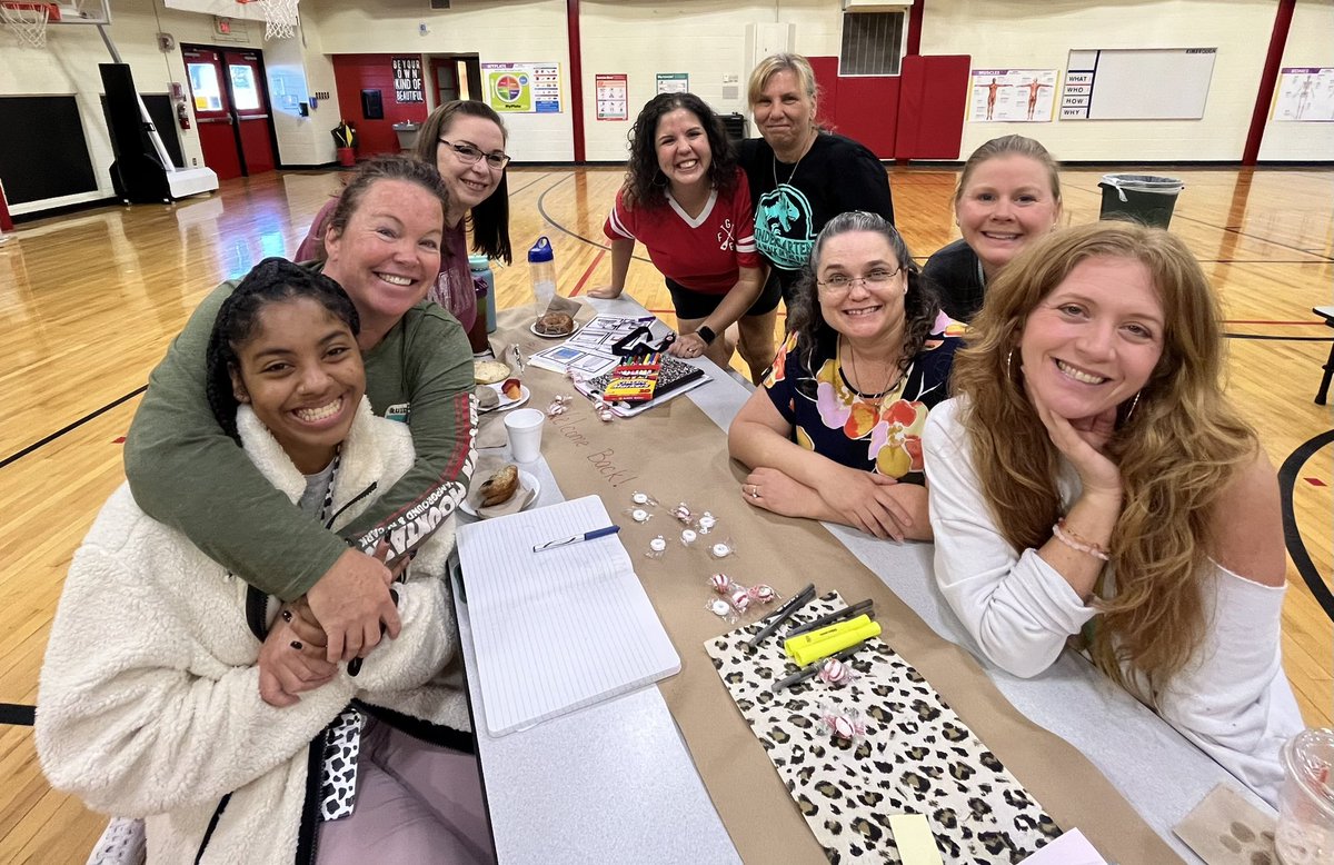 GFESWildcats's tweet photo. Welcome back to our GFES teachers and staff!🎉It was a great day welcoming new staff and reconnecting!  Thank you to the GFES PTA for the delicious Einstein Bagels and fruit!  We are excited for an amazing 2023-2024 school year!  Go Wildcats!🐾 https://t.co/XLgs5ekcbQ