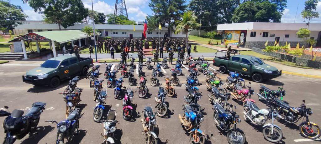 GBMorenoF's tweet photo. Más de 60 motocicletas son retenidas en la #OperacionRoraima2023  por no tener ningún tipo de documentación que acredite propiedad. La ignorancia de la ley no excusa de su cumplimiento.
@GAC_GNBMACARAO
#IntegrarEsVencer https://t.co/Kz0pRnlauj
