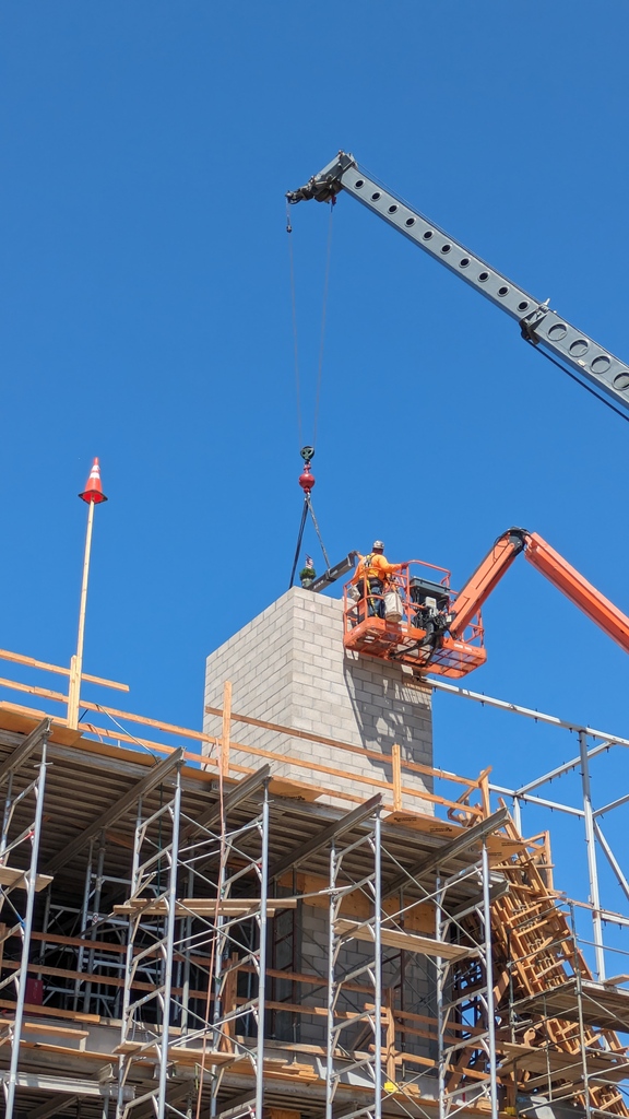 AUX Architecture, Shawmut Design and Construction, and The Wende Museum are thrilled to announce that the ceremonial topping out of the Glorya Kaufman Creative Community Center, marking the placement of the final beam took place on August 5, 2023.