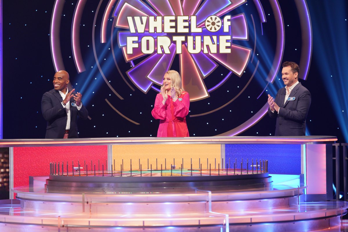 Put your hands together for this fun repeat episode! 👀 #CelebrityWheelOfFortune Tonight at 8/7c on ABC! 👏