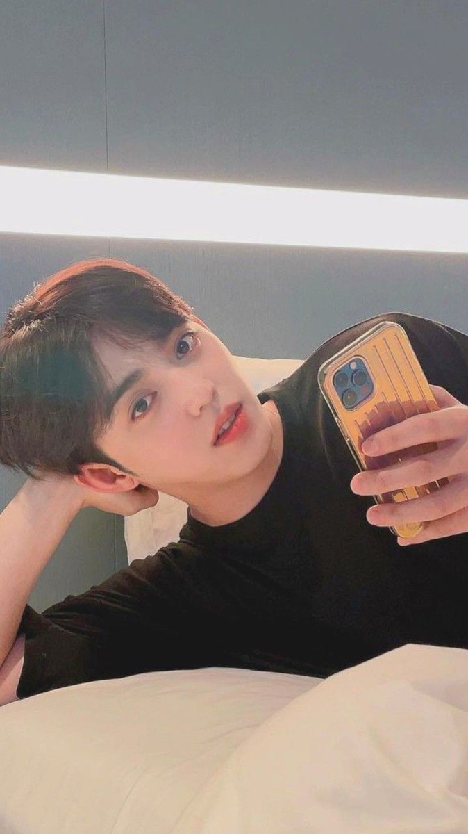 scoupse88's tweet photo. Happy Birthday my love for evermore, thankyou for always giving us the best version of you, today i just wanna tell thankyou for all the good things that you always do and you really deserve happiness in this world 
Loveyou🤍
#알리지_생일자_에스쿱스_등장중
#SCOUPS_Bday_Right_Here https://t.co/OW1ML3Ir37