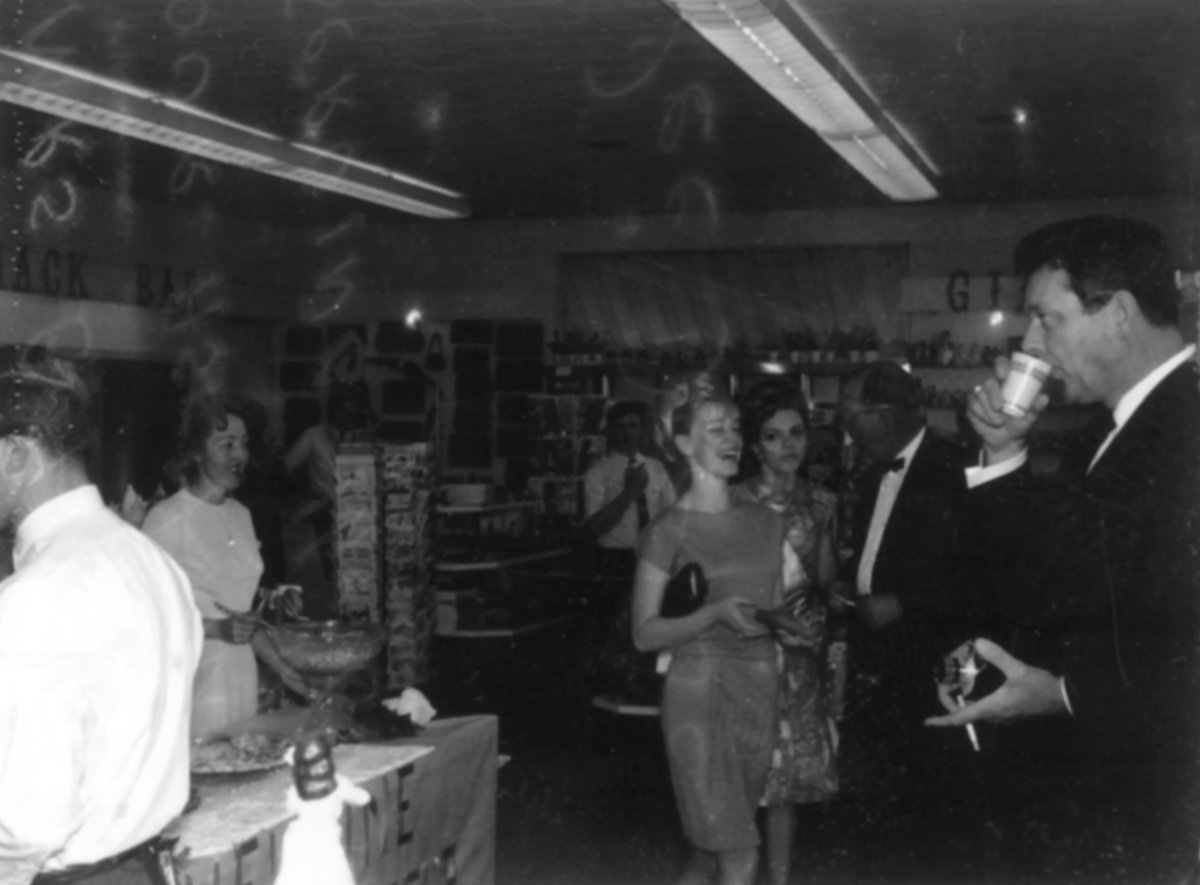 From the Stuckey's archives...1960's cocktail party at a Stuckey's store. Who wants a pecan log roll martini?🍸