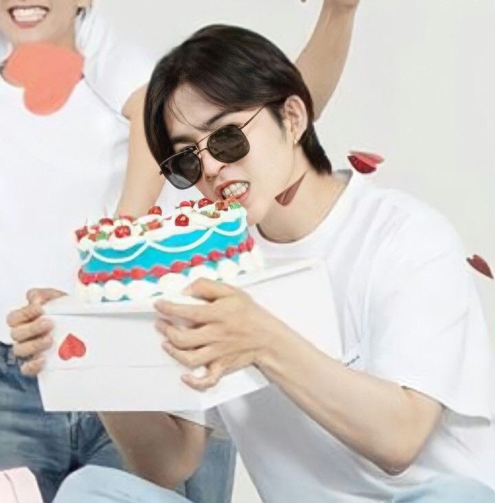 birthday boy 🤍🩵