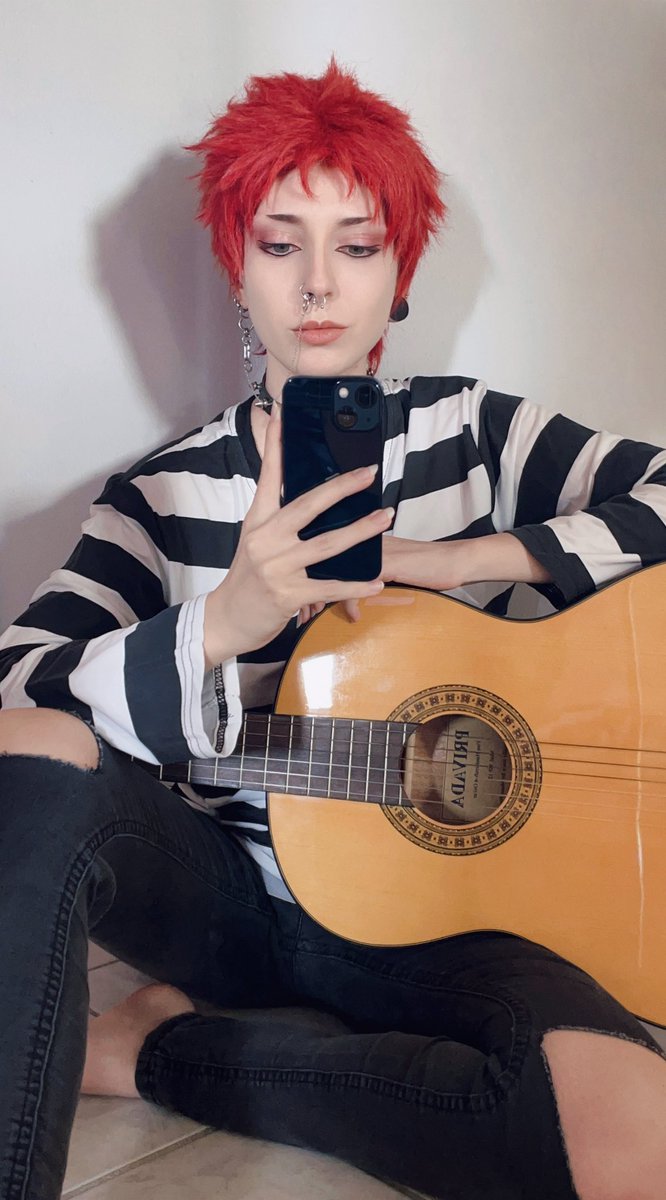 Need to do this hair color again irl
.
.
#pic #picoftheday #kukoharai #hypmic #alternative #altkid #piercing #originalcharacter #oc #inspiration #makeup #iphone13 #guitar #classicguitar #style