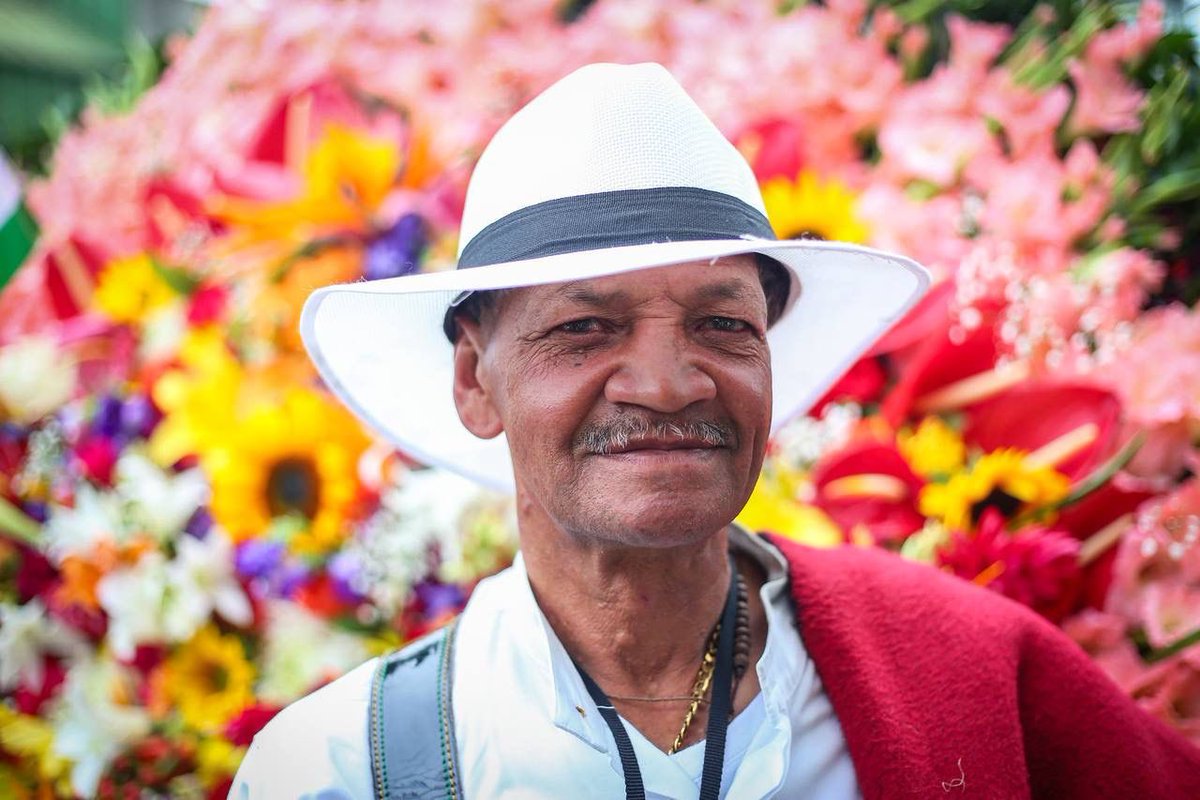 JavierRuizMed's tweet photo. Culmina la Feria de las Flores que llegó a toda el Distrito a conquistar corazones. Una celebración hecha para la gente, llena de alegría, color y amor genuino por nuestra tierra. https://t.co/ir1sAa0byK