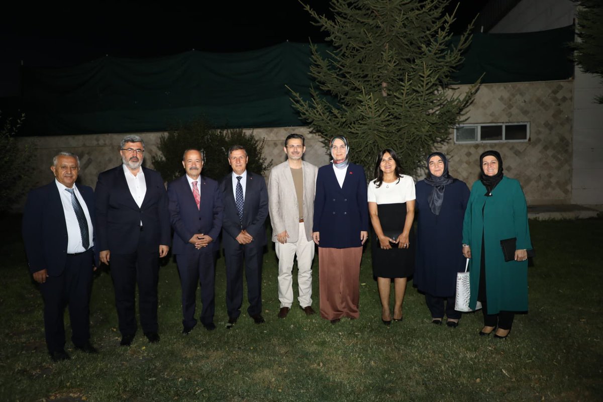 zeybekbaskan's tweet photo. Valimiz Doç. Dr. Kübra Güran Yiğitbaşı'nın İl Emniyet Müdürümüz Ali Temiz için düzenlendiği programa eşim Sevim Zeybek ile birlikte katıldık.

Görev süresi boyunca uyumlu bir şekilde çalıştığımız İl Emniyet Müdürümüz Ali Temiz'e emeklerinden dolayı teşekkür ediyoruz. https://t.co/r28T6vfsln