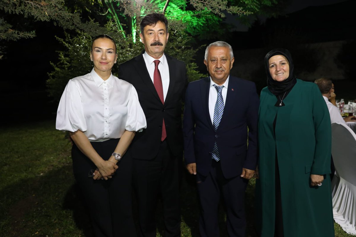 zeybekbaskan's tweet photo. Valimiz Doç. Dr. Kübra Güran Yiğitbaşı'nın İl Emniyet Müdürümüz Ali Temiz için düzenlendiği programa eşim Sevim Zeybek ile birlikte katıldık.

Görev süresi boyunca uyumlu bir şekilde çalıştığımız İl Emniyet Müdürümüz Ali Temiz'e emeklerinden dolayı teşekkür ediyoruz. https://t.co/r28T6vfsln