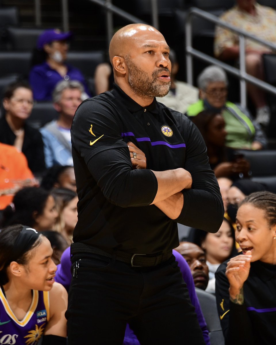 BleacherReport's tweet photo. Derek Fisher has been hired as the new basketball Head Coach at Encino Crespi high school, per @Tarek_Fattal https://t.co/EBI9iRgBJR